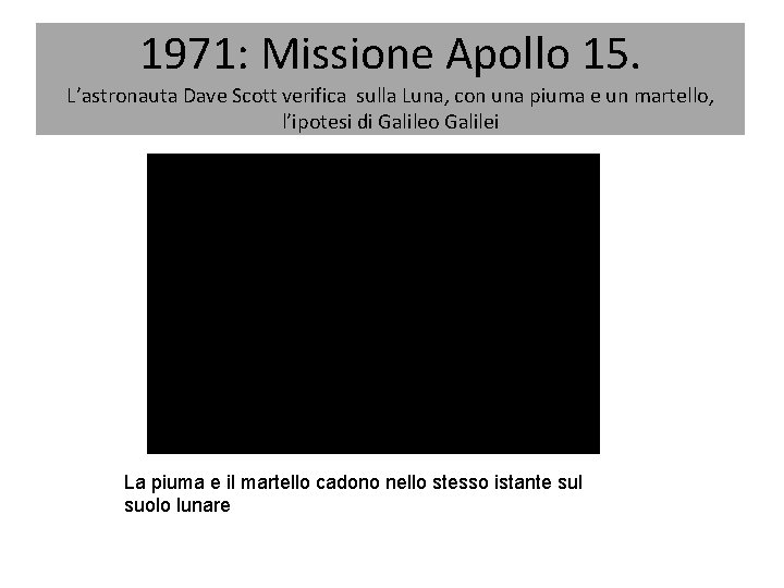 1971: Missione Apollo 15. L’astronauta Dave Scott verifica sulla Luna, con una piuma e 1971: Missione Apollo 15. L’astronauta Dave Scott verifica sulla Luna, con una piuma e