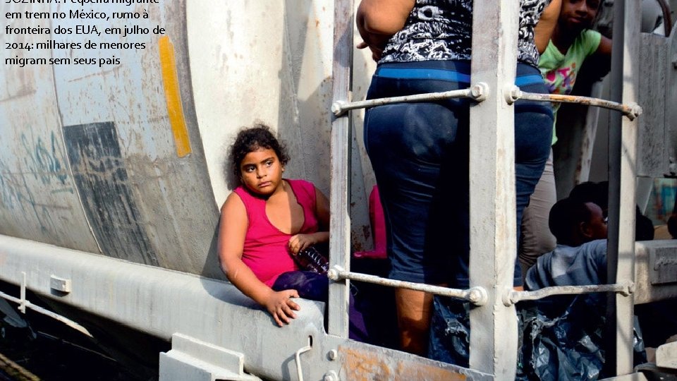 SOZINHA: Pequena migrante em trem no México, rumo à fronteira dos EUA, em julho