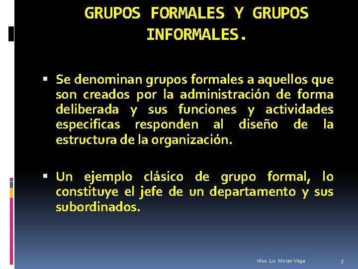 GRUPOS FORMALES Y GRUPOS INFORMALES. Se denominan grupos formales a aquellos que son creados