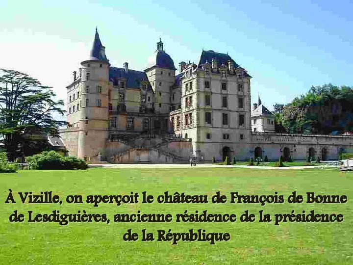 À Vizille, on aperçoit le château de François de Bonne de Lesdiguières, ancienne résidence