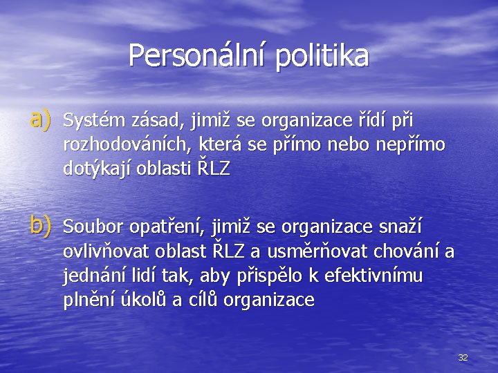 Personální politika a) Systém zásad, jimiž se organizace řídí při rozhodováních, která se přímo