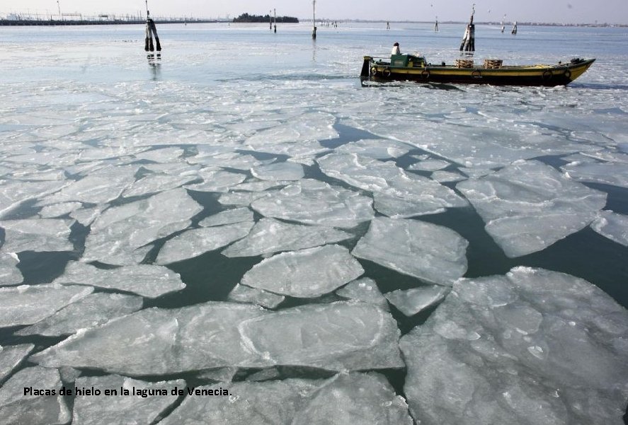 Placas de hielo en la laguna de Venecia. 