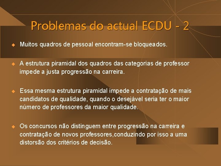 Problemas do actual ECDU - 2 u Muitos quadros de pessoal encontram-se bloqueados. u