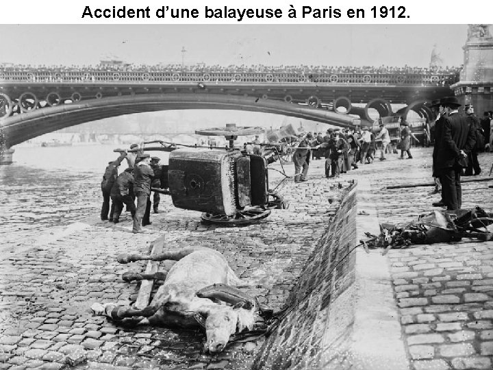 Accident d’une balayeuse à Paris en 1912. 