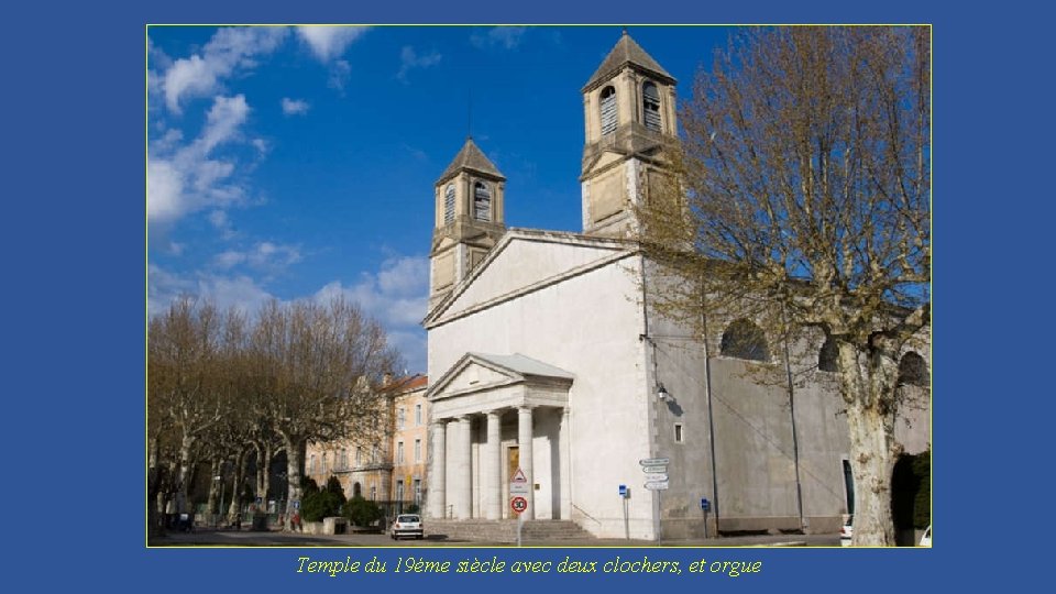 Temple du 19éme siècle avec deux clochers, et orgue 