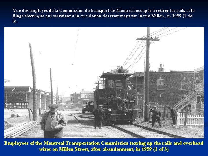 Vue des employés de la Commission de transport de Montréal occupés à retirer les