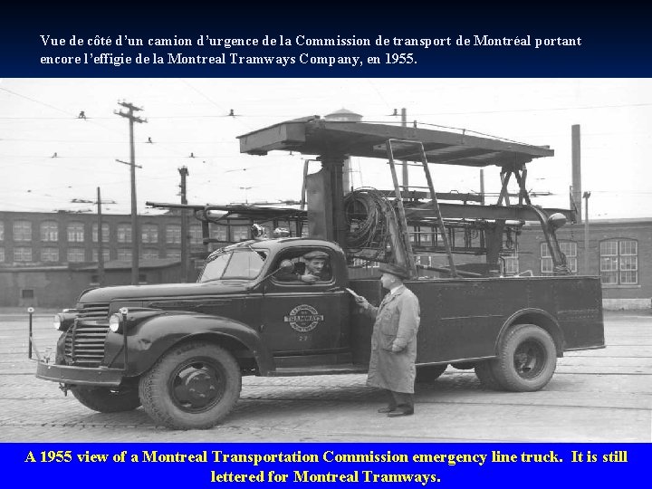 Vue de côté d’un camion d’urgence de la Commission de transport de Montréal portant