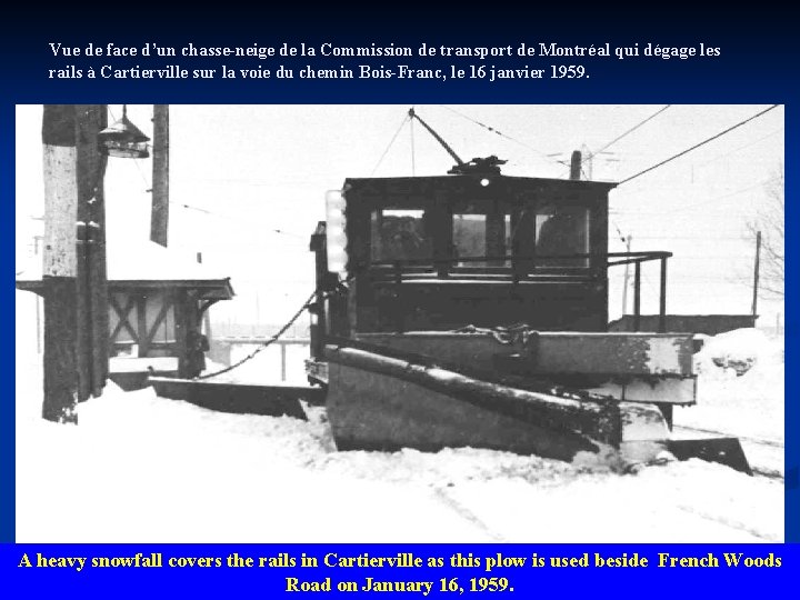 Vue de face d’un chasse-neige de la Commission de transport de Montréal qui dégage