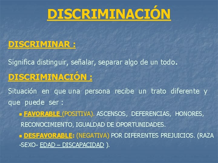 DISCRIMINACIÓN DISCRIMINAR : Significa distinguir, señalar, separar algo de un todo. DISCRIMINACIÓN : Situación