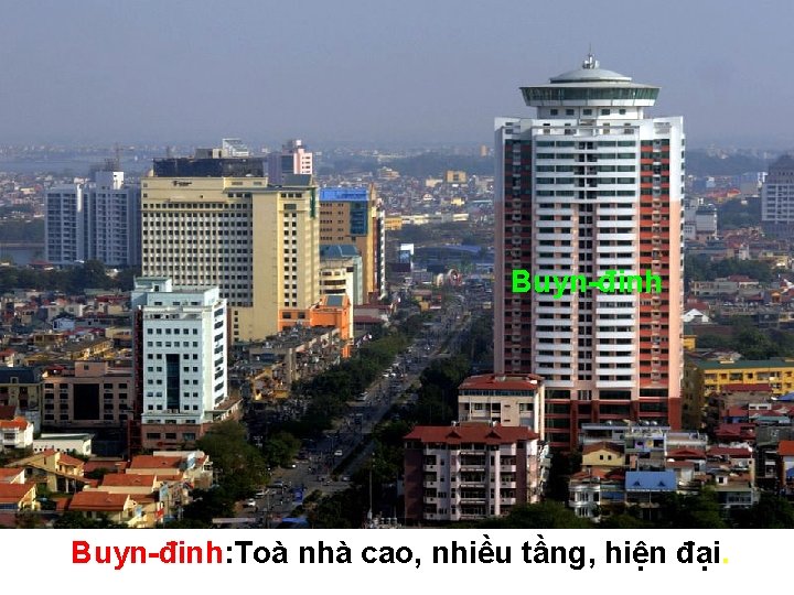 Buyn đinh: Toà nhà cao, nhiều tầng, hiện đại. 