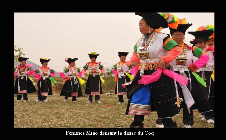 Femmes Miao dansant la danse du Coq 