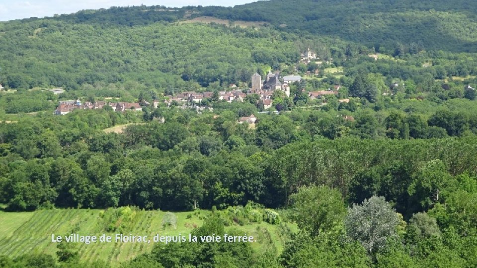 Le village de Floirac, depuis la voie ferrée. 