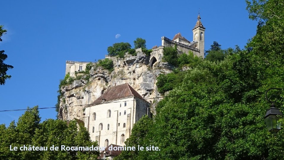 Le château de Rocamadour domine le site. 