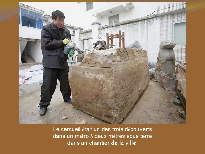 Le cercueil était un des trois découverts dans un métro à deux mètres sous