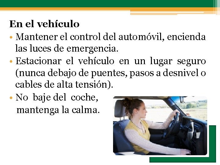 En el vehículo • Mantener el control del automóvil, encienda las luces de emergencia.