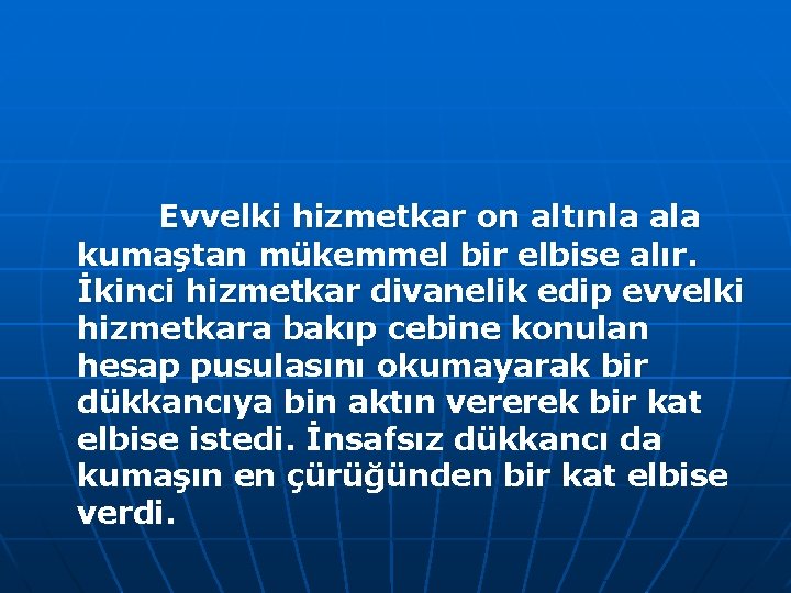 Evvelki hizmetkar on altınla ala kumaştan mükemmel bir elbise alır. İkinci hizmetkar divanelik edip