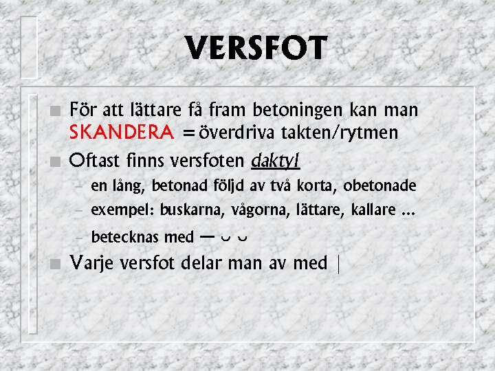 VERSFOT n n För att lättare få fram betoningen kan man SKANDERA =överdriva takten/rytmen