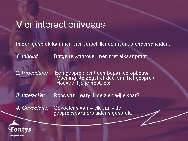 Vier interactieniveaus In een gesprek kan men vier verschillende niveaus onderscheiden: 1. Inhoud: Datgene