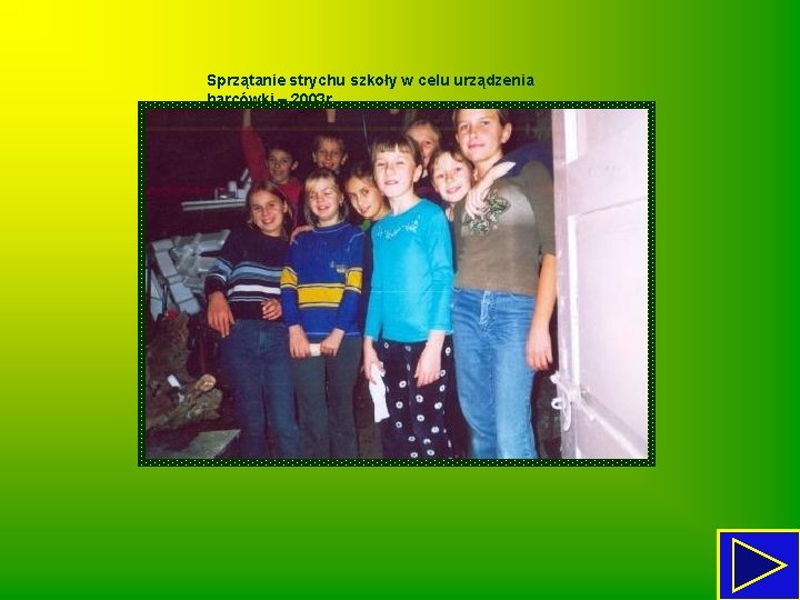 Sprzątanie strychu szkoły w celu urządzenia harcówki – 2003 r. 