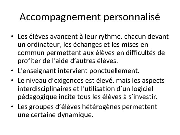 Accompagnement personnalisé • Les élèves avancent à leur rythme, chacun devant un ordinateur, les