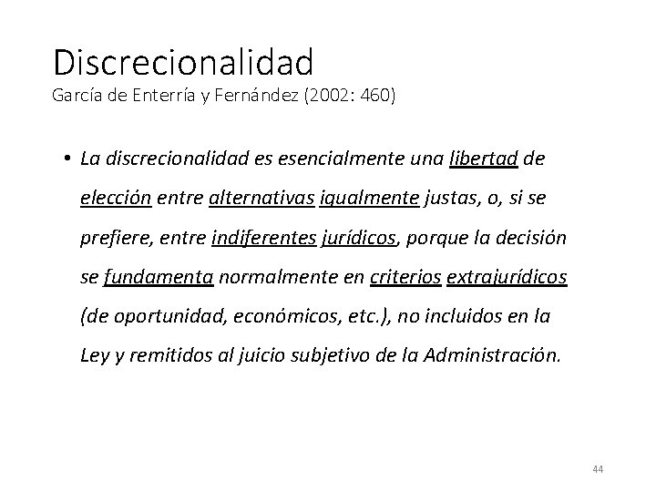 Discrecionalidad García de Enterría y Fernández (2002: 460) • La discrecionalidad es esencialmente una