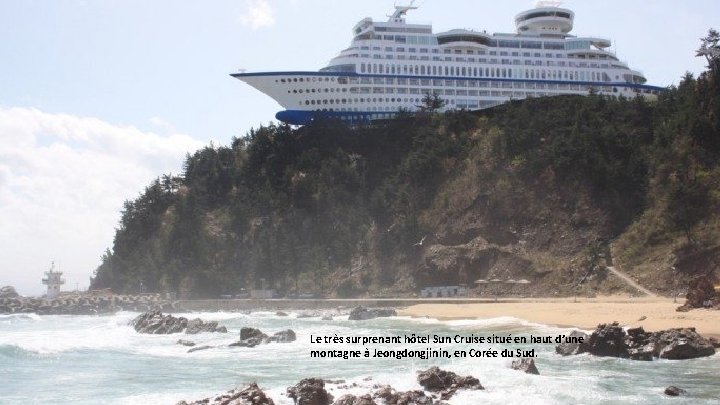 Le très surprenant hôtel Sun Cruise situé en haut d’une montagne à Jeongdongjinin, en