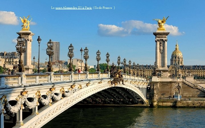 Le pont Alexandre III à Paris ( Ile-de-France ) 