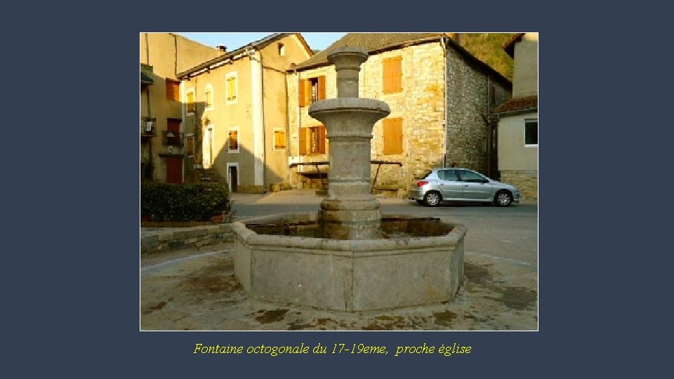 Fontaine octogonale du 17 -19 eme, proche église 