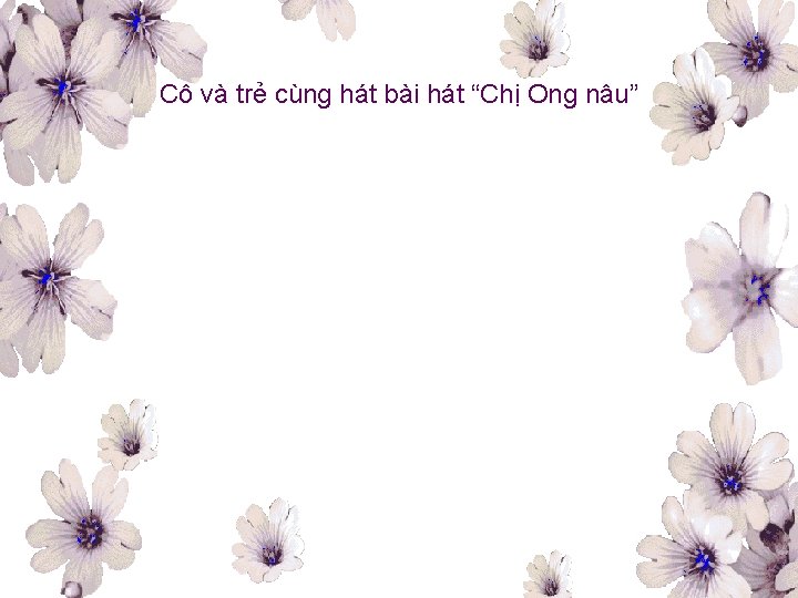 Cô và trẻ cùng hát bài hát “Chị Ong nâu” 