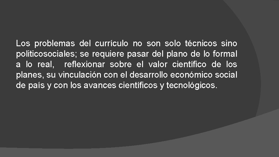 Los problemas del currículo no son solo técnicos sino politicosociales; se requiere pasar del