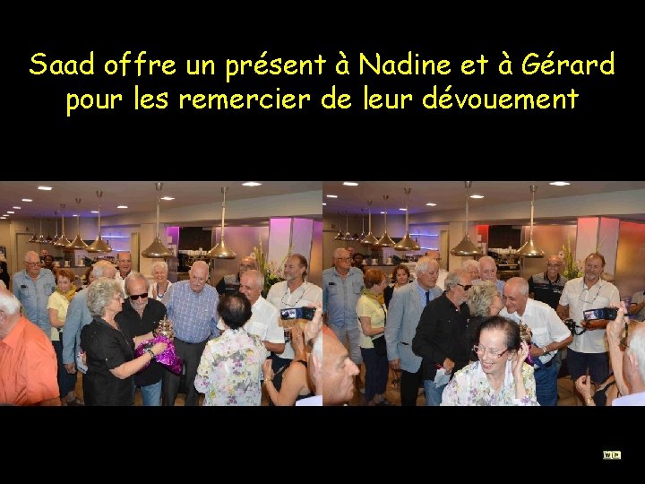 Saad offre un présent à Nadine et à Gérard pour les remercier de leur