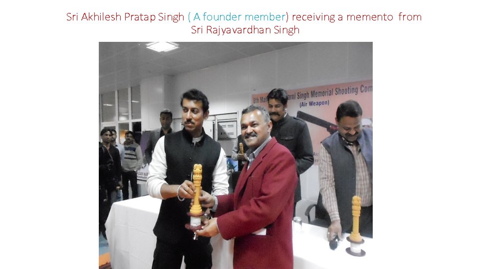 Sri Akhilesh Pratap Singh ( A founder member) receiving a memento from Sri Rajyavardhan
