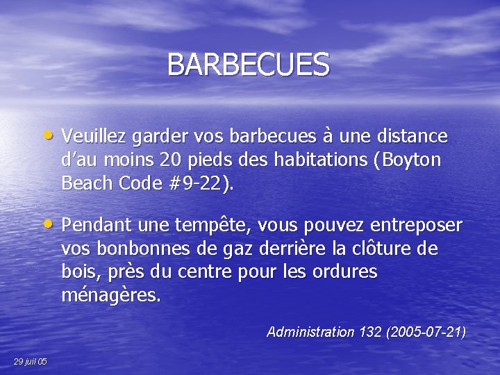 BARBECUES • Veuillez garder vos barbecues à une distance d’au moins 20 pieds des