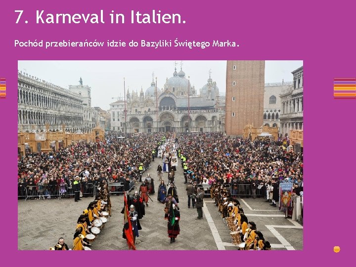 7. Karneval in Italien. Pochód przebierańców idzie do Bazyliki Świętego Marka. 
