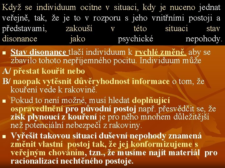 Když se individuum ocitne v situaci, kdy je nuceno jednat veřejně, tak, že je