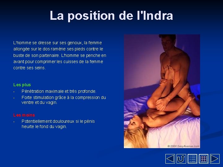 La position de l'Indra L'homme se dresse sur ses genoux, la femme allongée sur