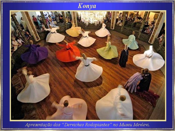 Konya Apresentação dos “Derviches Rodopiantes” no Museu Mevlevi. 