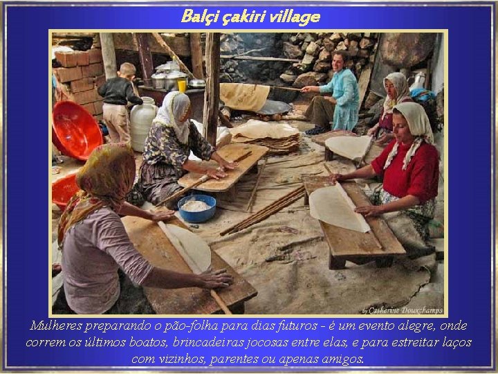 Balçi çakiri village Mulheres preparando o pão-folha para dias futuros - é um evento