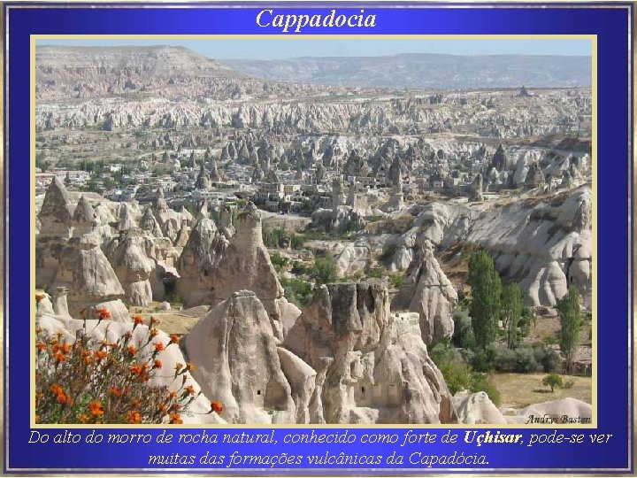 Cappadocia Do alto do morro de rocha natural, conhecido como forte de Uçhisar, pode-se