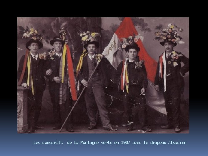 Les conscrits de la Montagne verte en 1907 avec le drapeau Alsacien 
