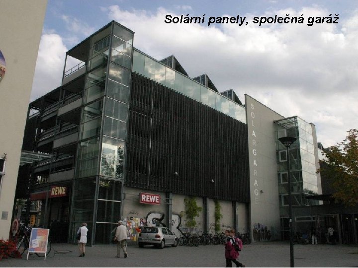 Solární panely, společná garáž 