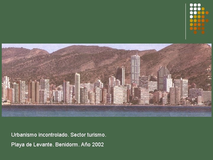 Urbanismo incontrolado. Sector turismo. Playa de Levante. Benidorm. Año 2002 