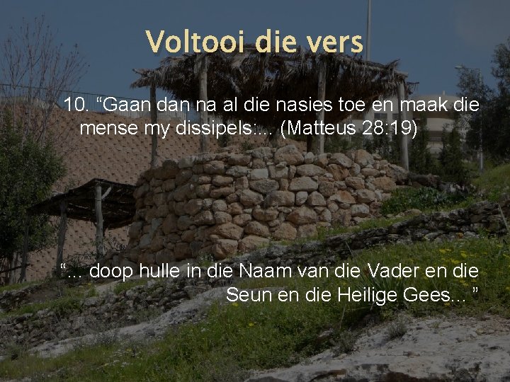 Voltooi die vers 10. “Gaan dan na al die nasies toe en maak die