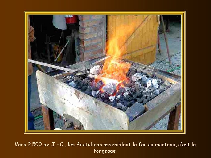 Vers 2 500 av. J. - C. , les Anatoliens assemblent le fer au