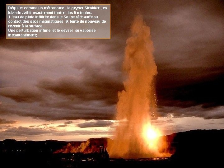 Régulier comme un métronome , le geyser Strokkar , en Islande Jaillit exactement toutes