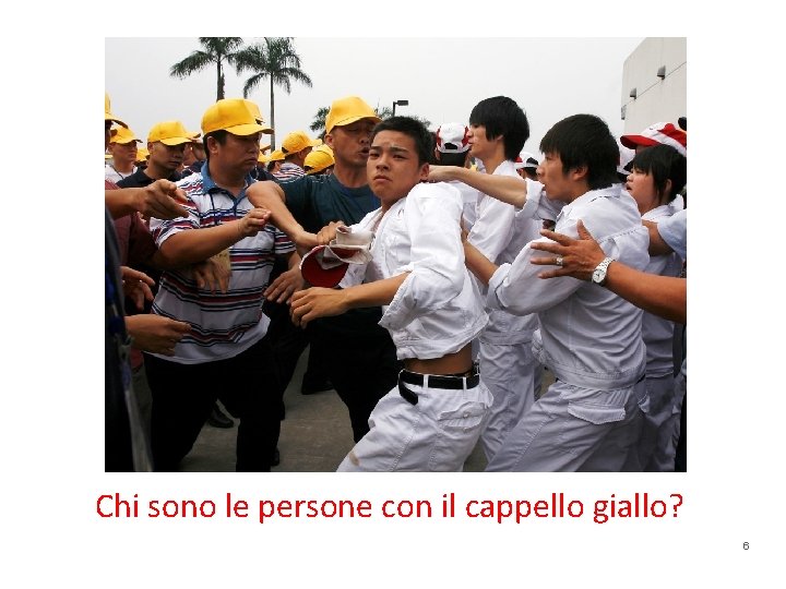 Chi sono le persone con il cappello giallo? 6 