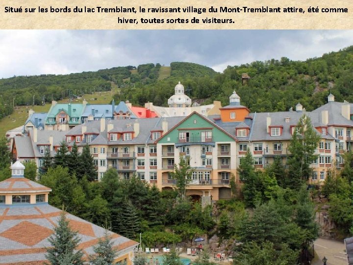 Situé sur les bords du lac Tremblant, le ravissant village du Mont-Tremblant attire, été