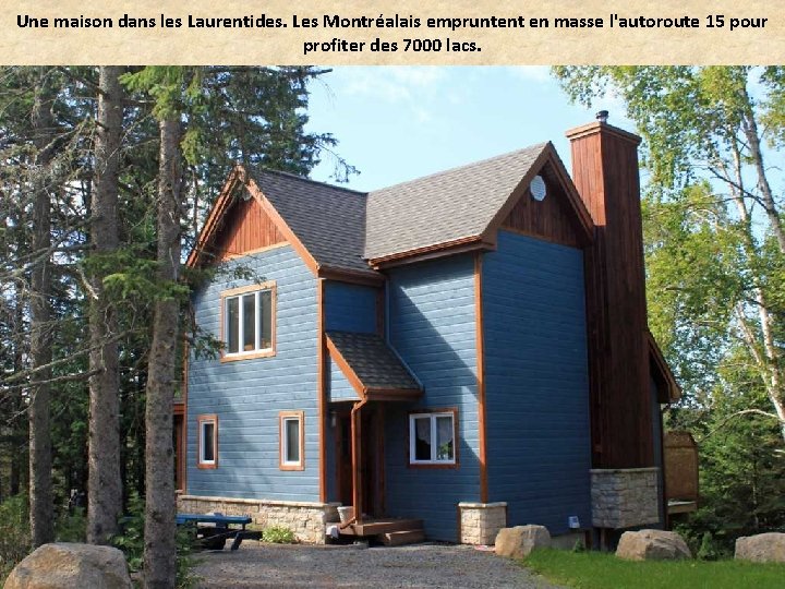 Une maison dans les Laurentides. Les Montréalais empruntent en masse l'autoroute 15 pour profiter