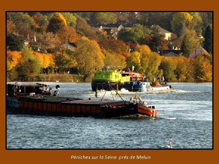 Péniches sur la Seine prés de Melun 