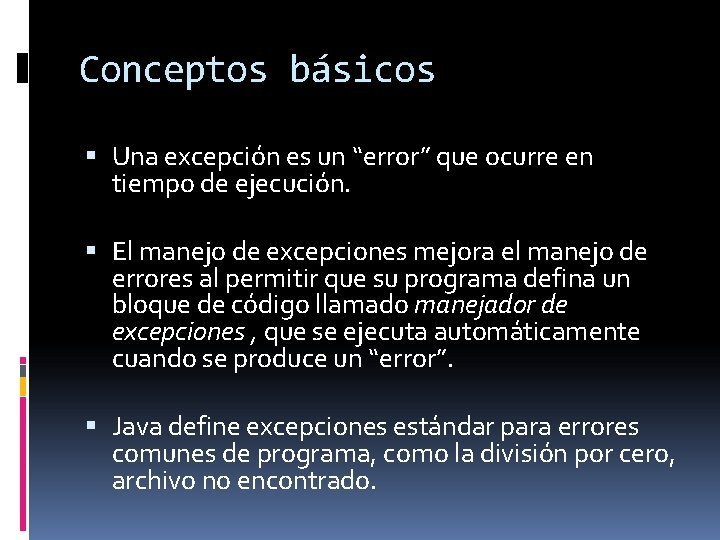 Conceptos básicos Una excepción es un “error” que ocurre en tiempo de ejecución. El